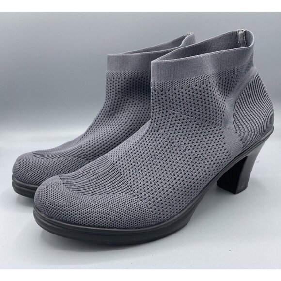 Bernie Mev Doll Women's Heels Boots Gray Sz 9 Stretchy Knit Upper Cushioned - Picture 1 of 8